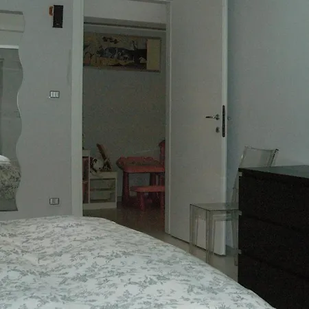 Il Glicine Della Reggia B&B 베나리아 리알레